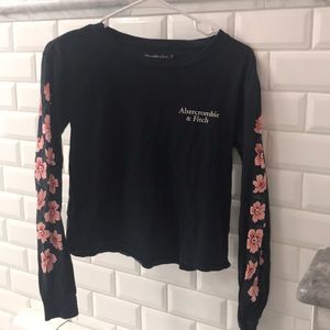 Pretty shirt with flower sleeves
